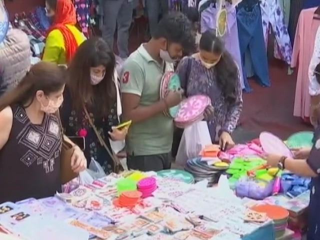 Delhi's Crowded Festival Markets Raise Covid Spike Concerns