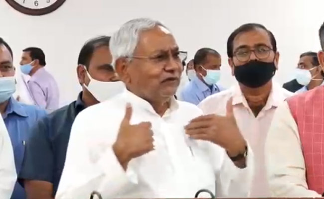 जिन्‍ना की बापू और सरदार पटेल से कथित तुलना के सवाल पर क्‍या बोले नीतीश कुमार, देखें VIDEO