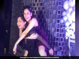 Ankita Lokhande की बैचेलरेट पार्टी में गईं Rashami Desai ने भरी भीड़ में एक्ट्रेस को उठाया अपने कंधों पर, वीडियो देख फैंस हुए शॉक्ड Ankita Lokhande की बैचेलरेट पार्टी में गईं Rashami Desai ने भरी भीड़ में एक्ट्रेस को उठाया अपने कंधों पर, वीडियो देख फैंस हुए शॉक्ड