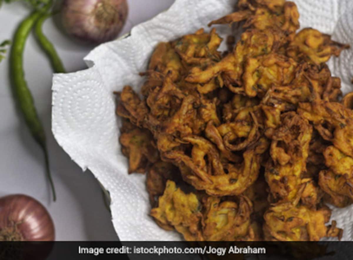 https://c.ndtvimg.com/2021-11/3gg0perg_cheese-onion-bhajiya-_625x300_09_November_21.jpg?im=FaceCrop%2Calgorithm%3Ddnn%2Cwidth%3D1200%2Cheight%3D886