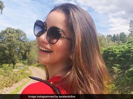 What's On Sara Tendulkar's Plate That Is Making Her Laugh, See Pics What's On Sara Tendulkar's Plate That Is Making Her Laugh, See Pics