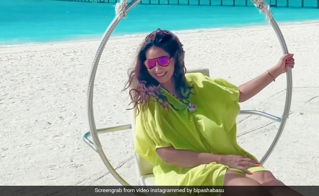 Bipasha Basu Is Busy Dreaming Of Her "Favourite Blues"