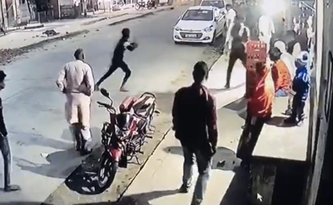 बिहार : पूर्व जिला पार्षद की सरेआम गोली मारकर हत्या, परिजनों ने मंत्री लेसी सिंह पर लगाया आरोप