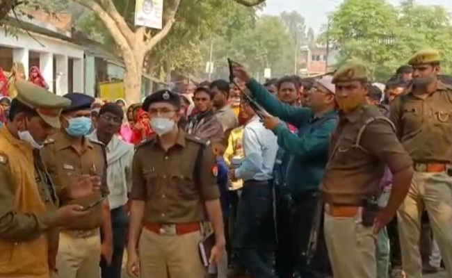 UP: प्रयागराज में एक ही परिवार के 4 लोगों की हत्या, 16 साल की दलित बच्ची से गैंगरेप की भी आशंका