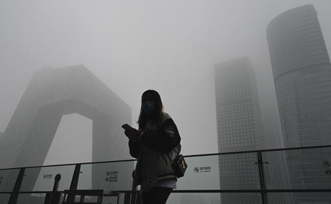 Beijing Shuts Roads, Playgrounds Amid Heavy Smog After China Coal Spike
