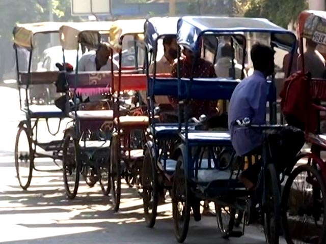 Delhi's Rickshaw Pullers Battle On Through Toxic Air