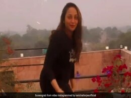 रानी चटर्जी ने घर की छत पर 'Bijlee Bijlee' सॉन्ग पर किया जोरदार डांस, वायरल हुआ Video रानी चटर्जी ने घर की छत पर 'Bijlee Bijlee' सॉन्ग पर किया जोरदार डांस, वायरल हुआ Video