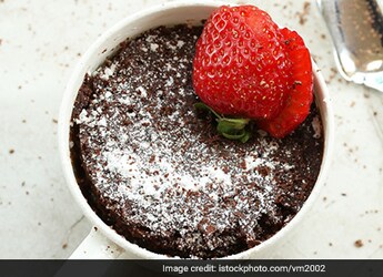 5 Cake Recipes You Can Rustle Up In Under 30 Minutes For Christmas Party
