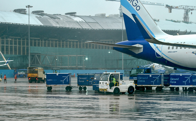 Chennai Rainfall Rain Pounds Chennai Roads Flooded Flight Arrivals Suspended 10 Points