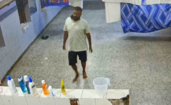 INSIDE STORY: सुकेश चंद्रशेखर जेल में बैठे-बैठे पर्दे के पीछे से ऐसे खेल रहा था करोड़ों की वसूली का खेल, PHOTOS आईं सामने