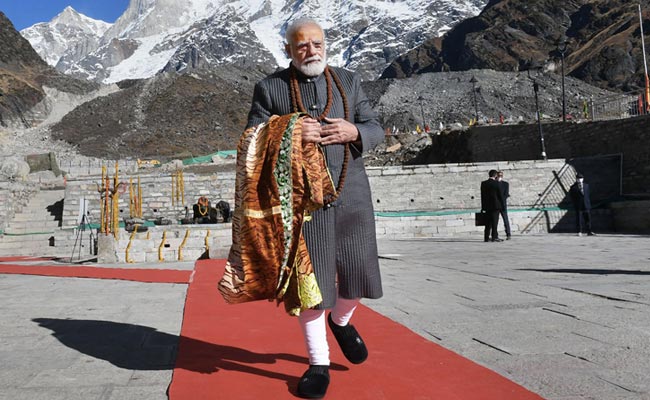 BJP Leaders Slammed For Wearing Shoes During PM's Kedarnath Temple ...