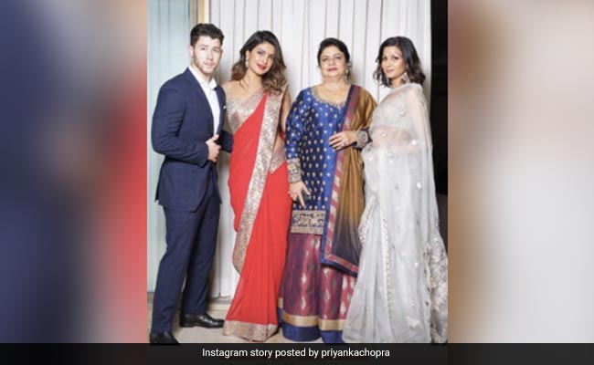 Just A Pic Of Priyanka Chopra "With Her Favourite People" - Nick Jonas, Madhu Chopra