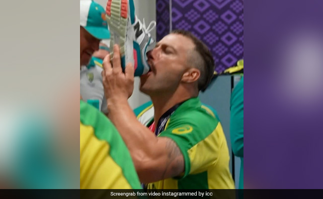 T20 WC Final: ऑस्‍ट्रेलियाई खिलाड़ियों के अनोखे जश्न को देखकर ICC ने पूछा, आपका Monday कैसे बीत रहा- Video 