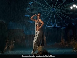 'टिप टिप बरसा पानी' के रीमिक्स पर आया रवीना टंडन का रिएक्शन, कैटरीना कैफ को लेकर कही ये बात... 'टिप टिप बरसा पानी' के रीमिक्स पर आया रवीना टंडन का रिएक्शन, कैटरीना कैफ को लेकर कही ये बात...