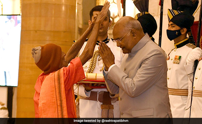 102-Year-Old Padma Awardee Blesses President Kovind. Pic Wins Hearts