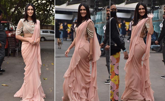 Mrunal Thakur's Festive Spree Is High On Style In A Gorgeous Ruffe <i>Saree</i>