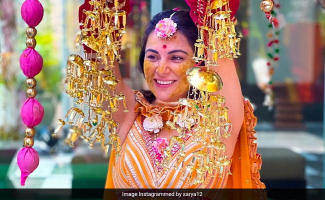 Trending: Inside <i>Kundali Bhagya</i> Actress Shraddha Arya's <i>Haldi</i> Ceremony