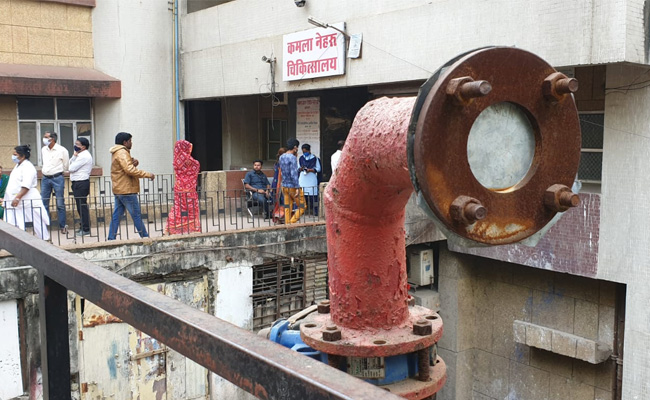 वेंटीलेटर चालू करने के लिए प्लग लगाते समय चिंगारी निकलने से लगी भोपाल के अस्पताल में आग: रिपोर्ट