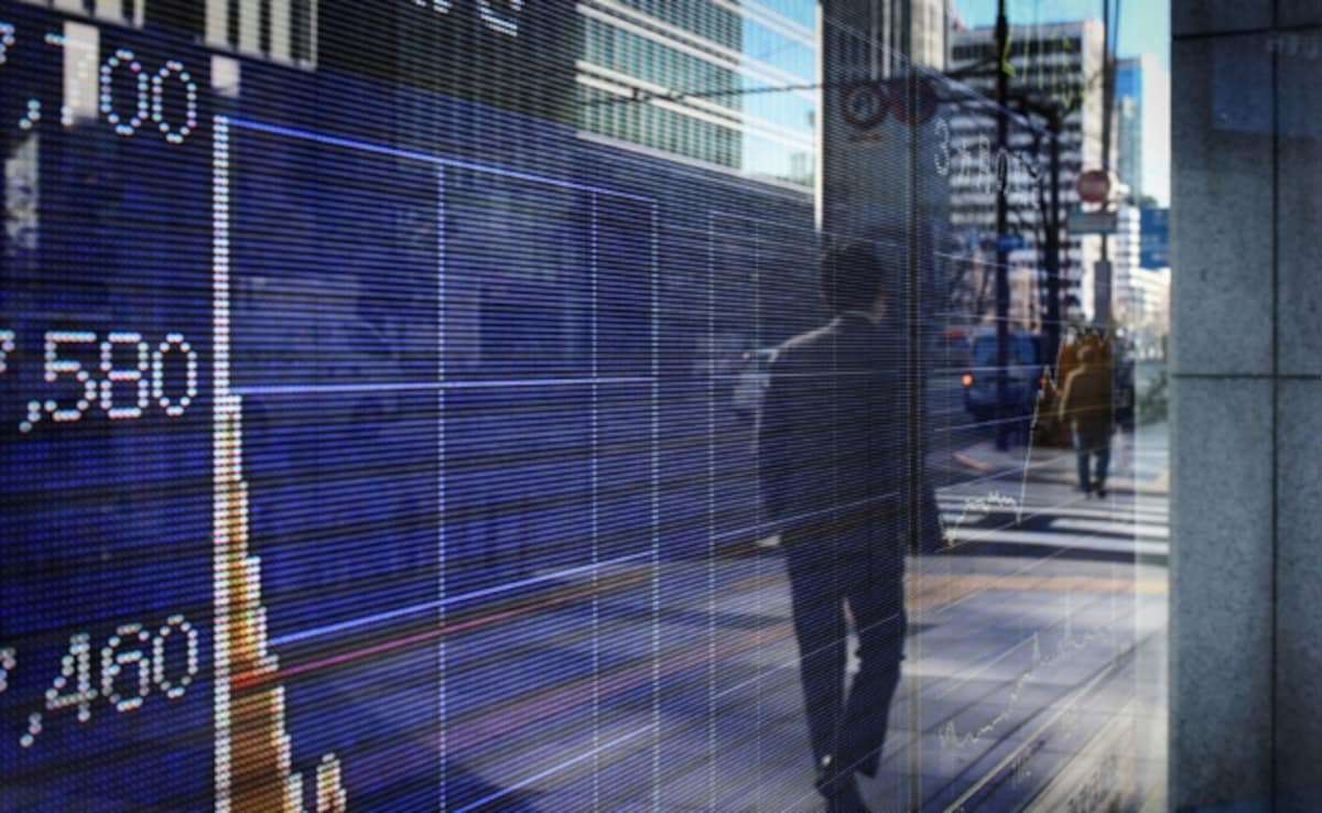 Ню Йорк Wall Street stocks were mixed in early trading