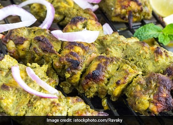 Haryali Chicken Tikka: Give Chicken Tikka A Unique Spin With This Haryali Recipe Haryali Chicken Tikka: Give Chicken Tikka A Unique Spin With This Haryali Recipe