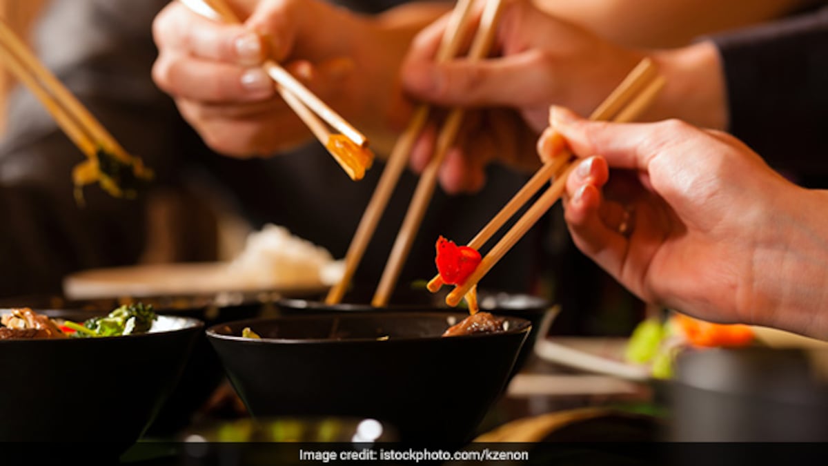 What Is The Correct Way To Hold Chopsticks? 16 Mn Views For Video