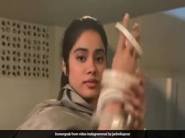 जाह्नवी कपूर ने फिल्म की शूटिंग के दौरान की जमकर मस्ती, शेयर किया सबसे फनी वीडियो जाह्नवी कपूर ने फिल्म की शूटिंग के दौरान की जमकर मस्ती, शेयर किया सबसे फनी वीडियो