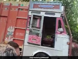 यूपी : ट्रक चालक ने महिला को दिया लिफ्ट.. फिर शुरू कर दी छेड़खानी, विरोध करने पर किया ऐसा यूपी : ट्रक चालक ने महिला को दिया लिफ्ट.. फिर शुरू कर दी छेड़खानी, विरोध करने पर किया ऐसा