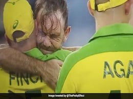 T20 WC: ऑस्ट्रेलिया बना चैंपियन, कप्तान फिंच से गले लगकर रोने लगे मैक्सवेल, देखें Video T20 WC: ऑस्ट्रेलिया बना चैंपियन, कप्तान फिंच से गले लगकर रोने लगे मैक्सवेल, देखें Video