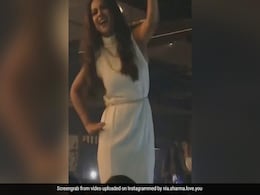 निया शर्मा ने क्लब में टेबल पर खड़े हो किया 'दो घूंट' गाने पर डांस, एक्ट्रेस का अंदाज देख जमा हुईं लोगों की भीड़   निया शर्मा ने क्लब में टेबल पर खड़े हो किया 'दो घूंट' गाने पर डांस, एक्ट्रेस का अंदाज देख जमा हुईं लोगों की भीड़