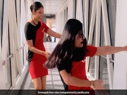 एयर होस्टेस ने पंजाबी गाने किया जबरदस्त डांस, सोशल मीडिया पर वायरल हुआ वीडियो एयर होस्टेस ने पंजाबी गाने किया जबरदस्त डांस, सोशल मीडिया पर वायरल हुआ वीडियो