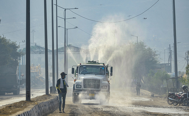 Delhi Metro Plans To Install More Anti-Smog Guns To Curb Pollution