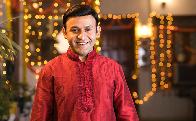 5 Stylish Kurta Pyjama Sets For Men To Add To Your Ethnic Closet