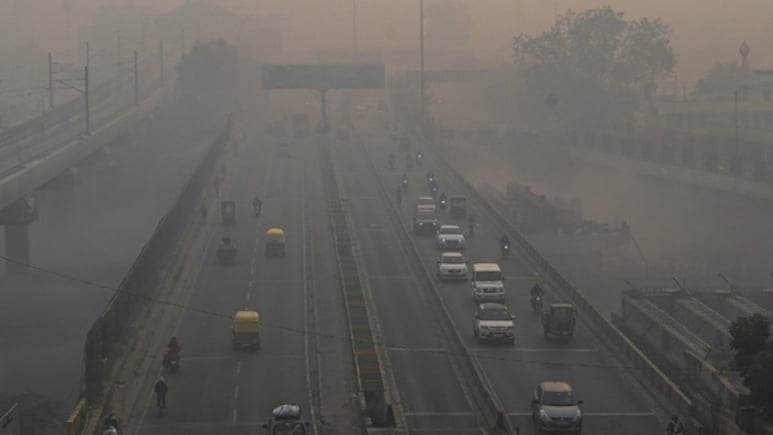 Delhi Pollution Crisis: 68% Seek Medical Help, 85% Face Rising Costs