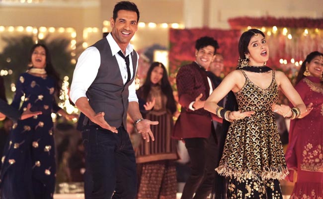 <I>Satyameva Jayate 2</i>: John Abraham And Divya Khosla Kumar Dance Their Heart Out In <I>Tenu Lehenga</i>
