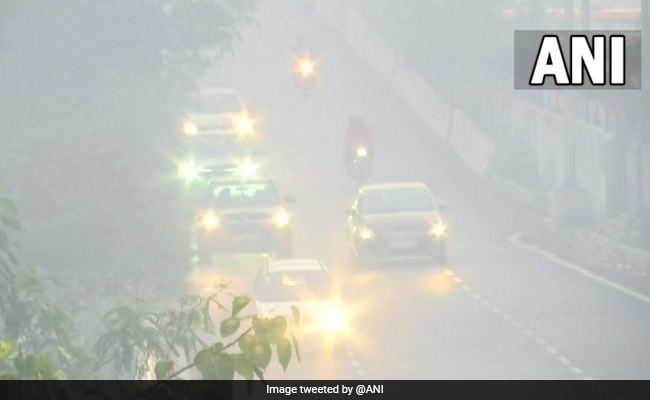 दिल्ली में हवा की गुणवत्ता में कोई सुधार नहीं, आसपास के इलाकों में धुंध की दिखी चादर