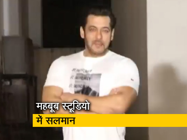 सलमान खान 'अंतिम: द फाइनल ट्रूथ' की रिलीज के बाद महबूब स्‍टूडियो में आए नजर