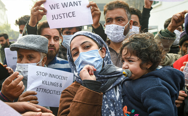 Police Warn J&K Leaders With Penal Action For Criticising Encounter Probe