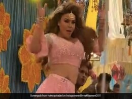 राखी सावंत ने 'शीला की जवानी' गाने पर लगाए जबरदस्त ठुमके, जमकर वायरल हुआ Video राखी सावंत ने 'शीला की जवानी' गाने पर लगाए जबरदस्त ठुमके, जमकर वायरल हुआ Video