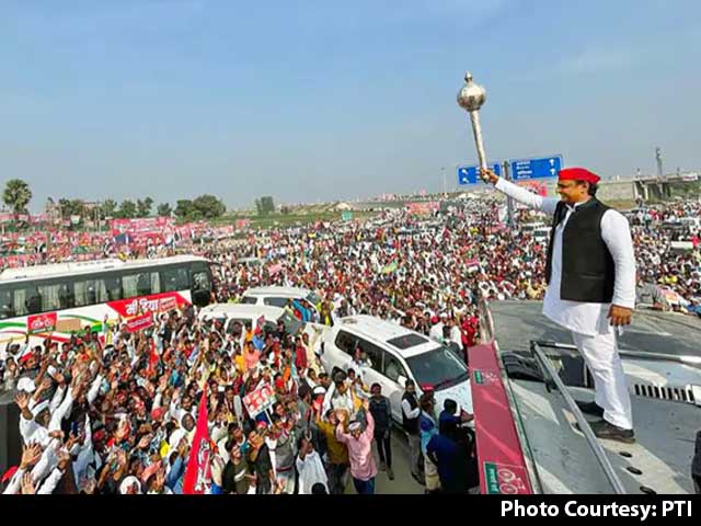 Akhilesh Yadav Re-Tunes Mamata Banerjee's "Khela Hobe" To Take On BJP