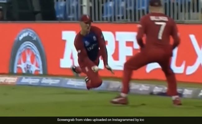 ENG vs SL: दो खिलाड़ियों ने मिलकर लपका करिश्माई कैच, अंपायर और बल्लेबाज के उड़े होश, देखें Video