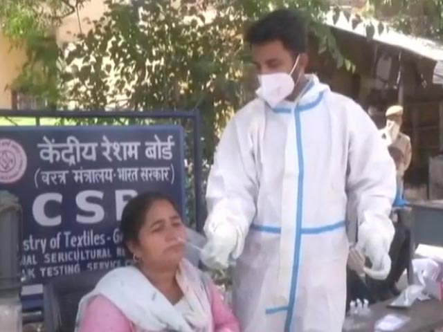 India Records 11,850 New COVID-19 Cases, 555 Deaths