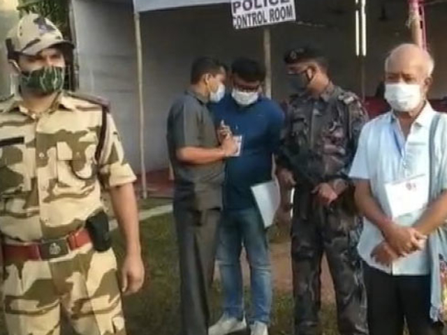 Bypolls: Cong Packs A Punch In Himachal, Claws Back In Karnataka