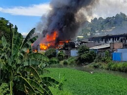 Australia Deploys Troops After Buildings Torched In Solomon Islands Riots Australia Deploys Troops After Buildings Torched In Solomon Islands Riots