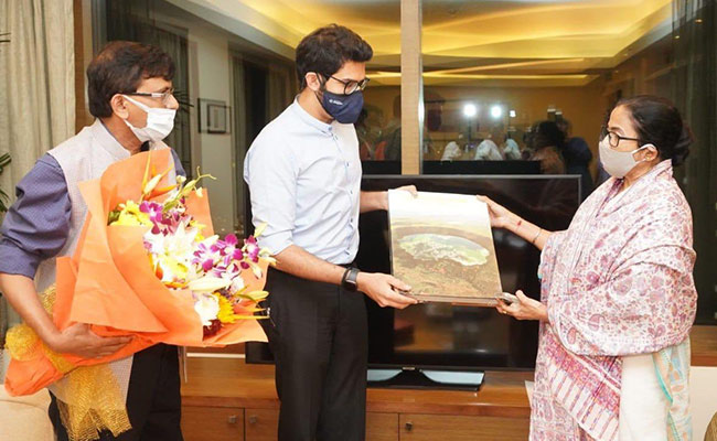 Mamata Banerjee Meets Shiv Sena Leaders Aaditya Thackeray, Sanjay Raut