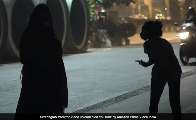 लाल रंग के कपड़े पहन अंधेरी रात में घूम रही छोटी माई, मुंबई में खौफ का माहौल- जानें क्या है रहस्य