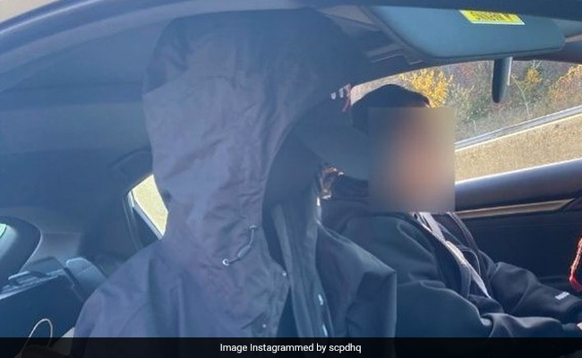 ट्रैफिक से बचने के लिए शख्स ने कार की सीट को ही बना दिया पैसेंजर, पुलिस भी रह गई दंग