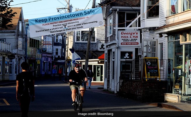 Indoors Without Masks: How Delta Variant Made The Most Of This Town