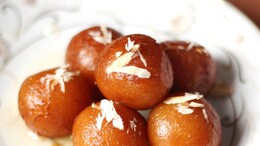 Angoori Gulab Jamun Recipe: Prepare This Dessert For Your Guests This Festive Season