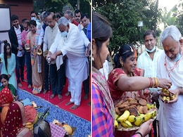 Chhath Puja 2021: सीएम नीतीश कुमार ने अपने आवास पर परिवार संग सूर्य भगवान को दिया अर्घ्य Chhath Puja 2021: सीएम नीतीश कुमार ने अपने आवास पर परिवार संग सूर्य भगवान को दिया अर्घ्य