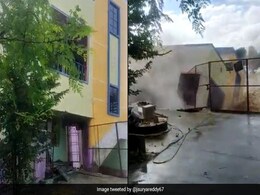 बाढ़ के पानी में बह गया दो मंजिला मकान, देखें सोशल मीडिया पर हो रहा वीडियो बाढ़ के पानी में बह गया दो मंजिला मकान, देखें सोशल मीडिया पर हो रहा वीडियो